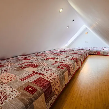 Appartement 888 *