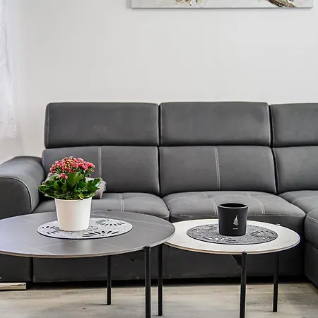 Appartement 888 *