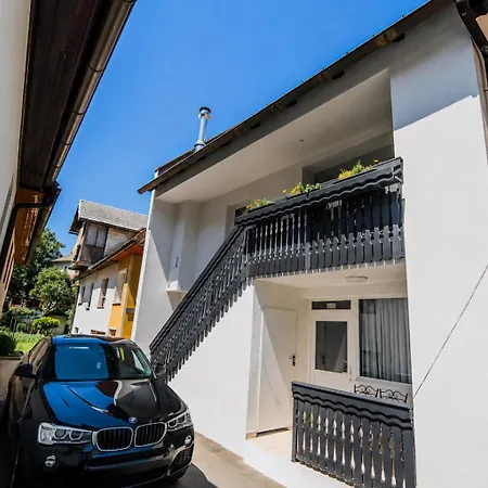 Διαμέρισμα Ej With Ev Ch Station